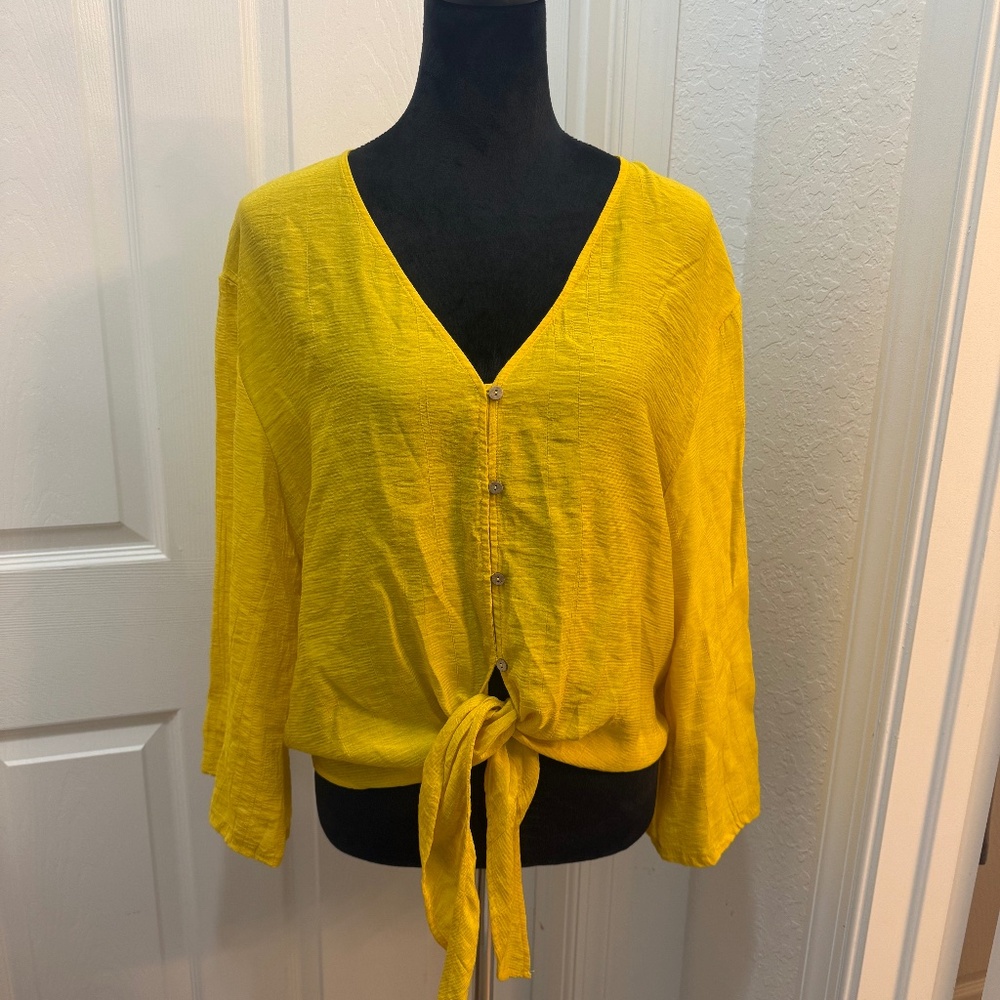 💛 Mango Oversized V-Neck Blouse – Size 6‎